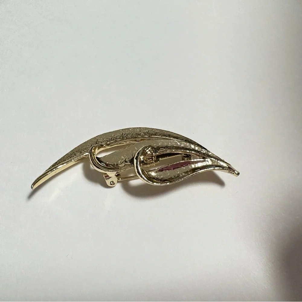 Vintage Gold-Tone Leaf Brooch